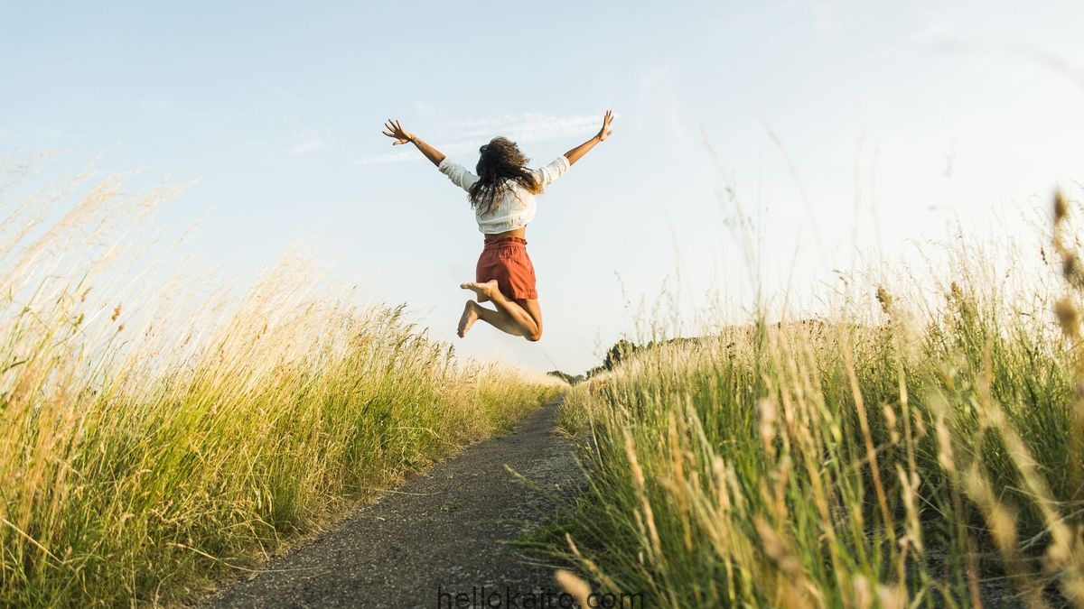 जीवन में खुश रहने के 10 सूत्र | 10 Tips to stay Happy In Life